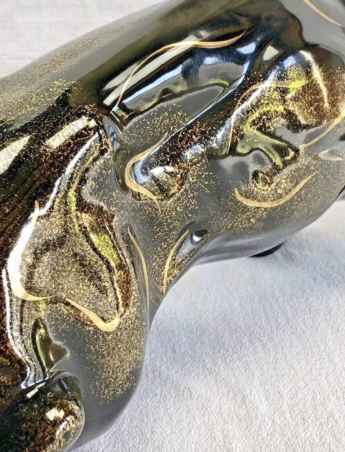 Art Deco lion statue 1930 cracked Saint Clément