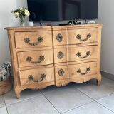 Wooden chest of drawers