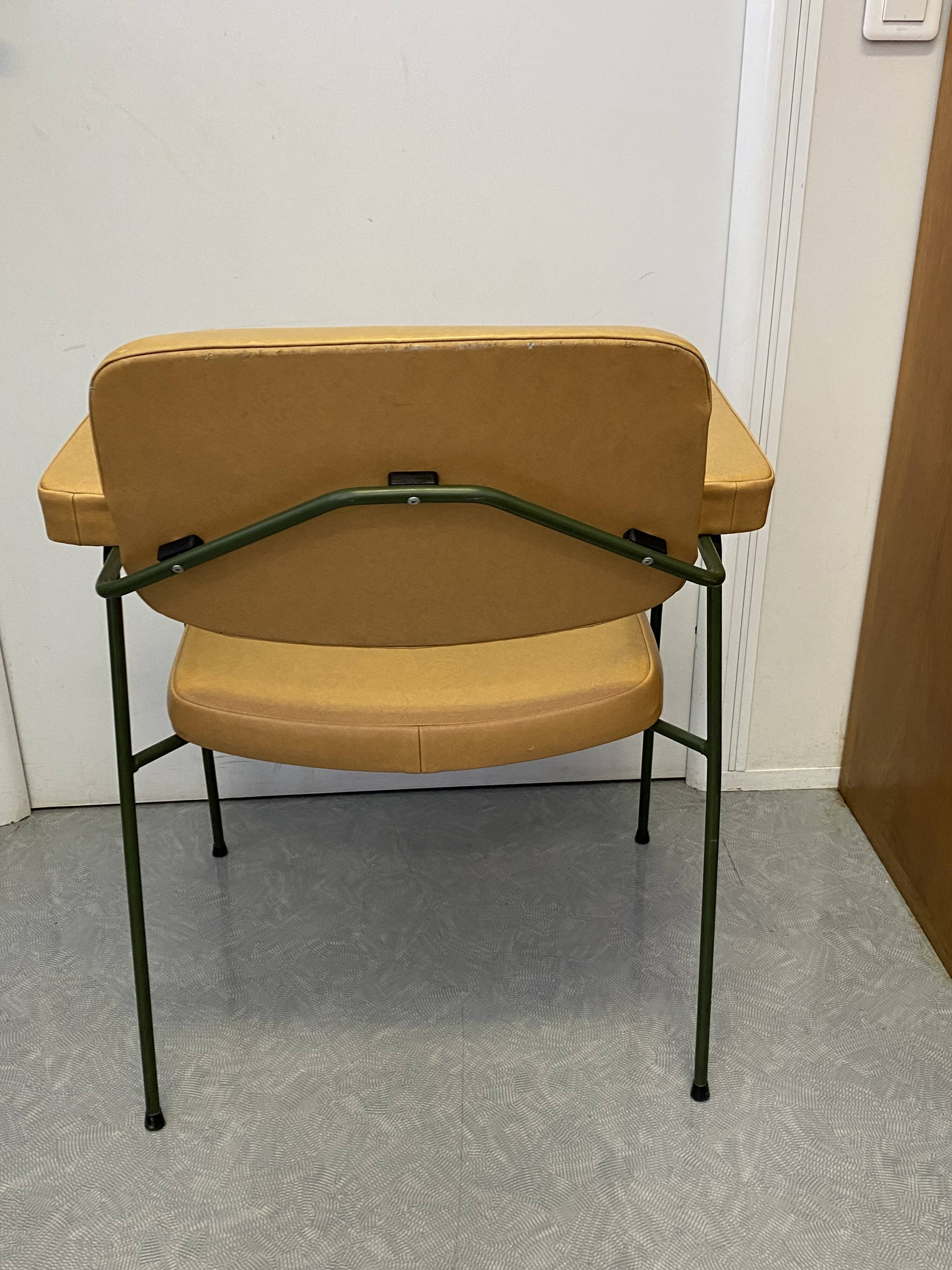 Fauteuil cm197 pierre paulin maison thonet