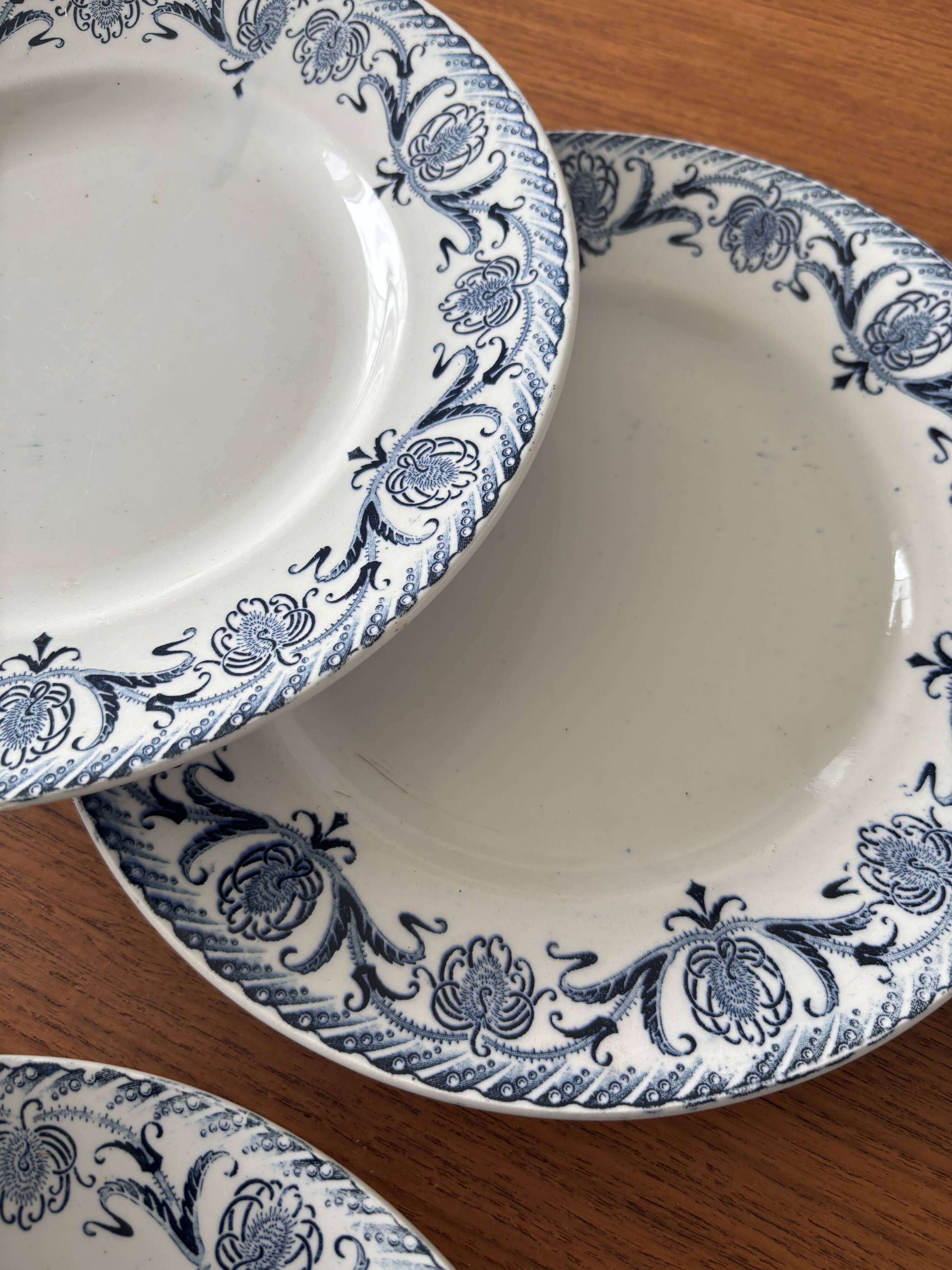 Set of 6 antique flat plates Moulin des Loups model Cardère |