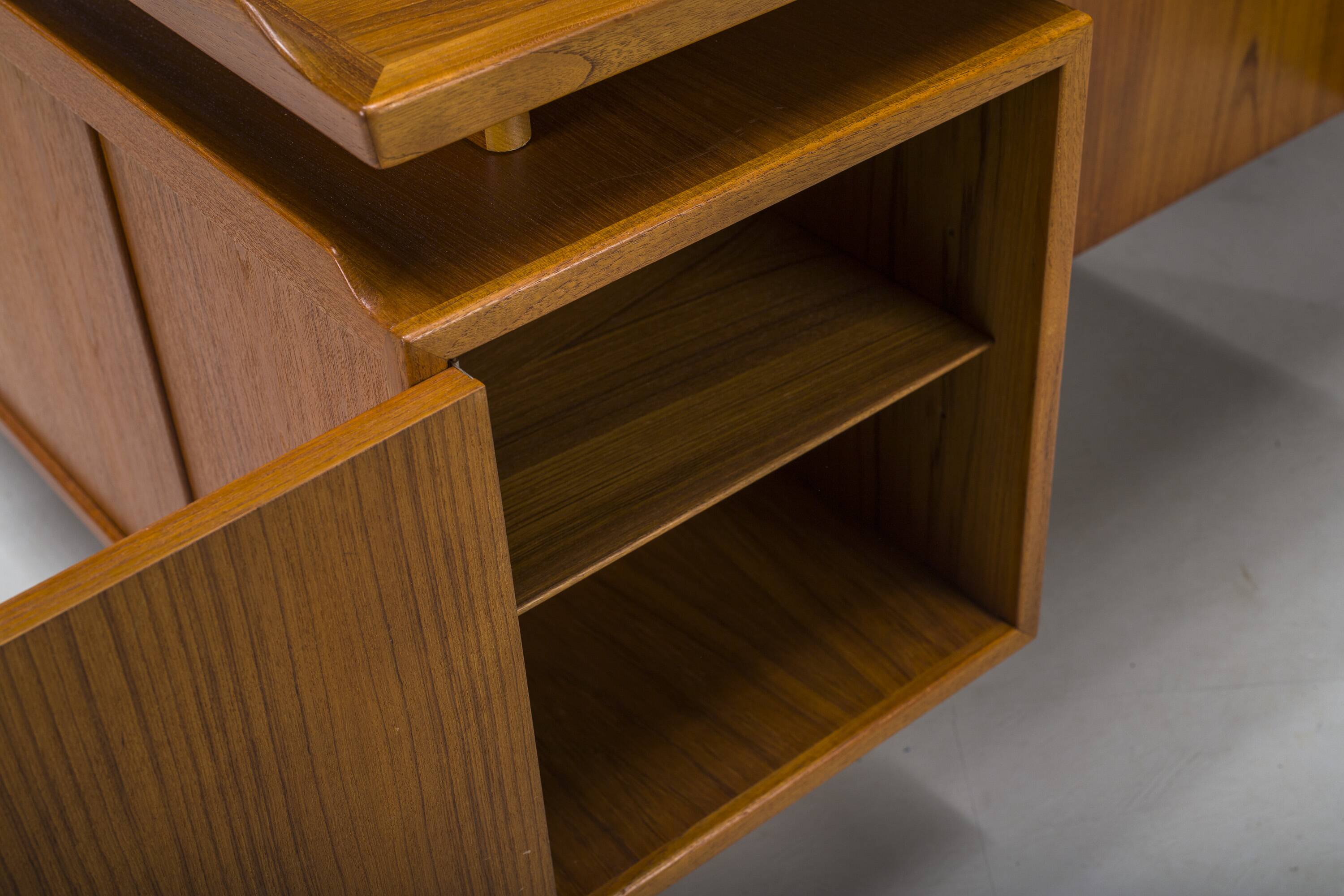 Executive Desk Model 209 in Teak by Arne Vodder for Sibast, 1955