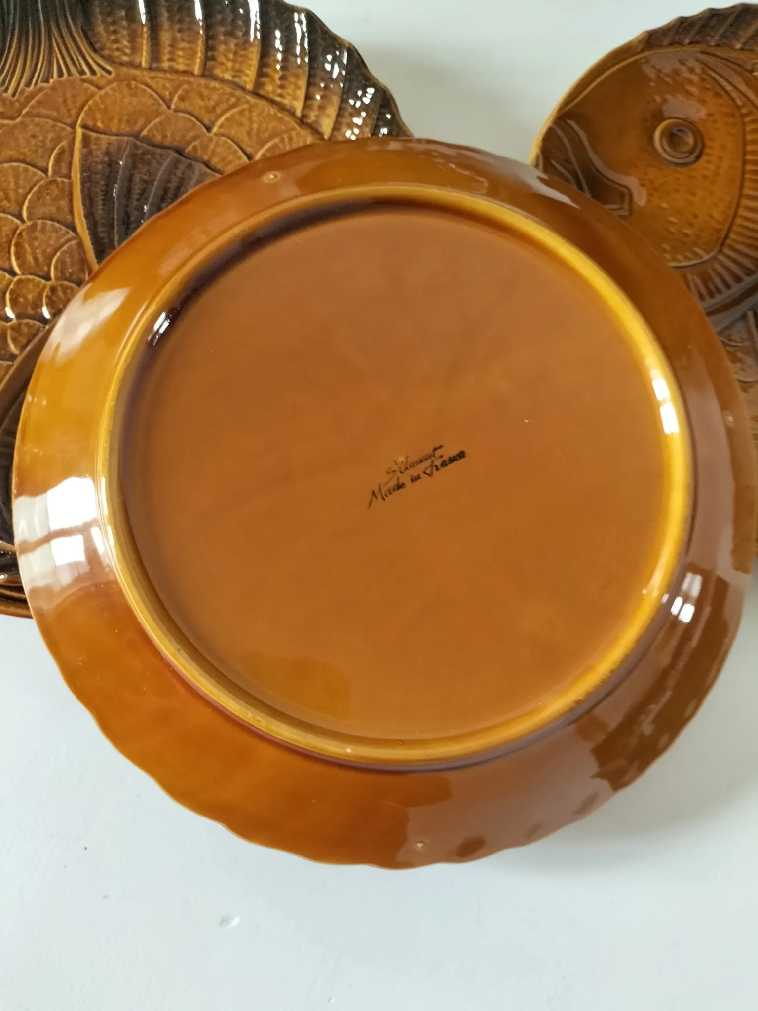 6 antique fish barbotine plates – Saint-Clément