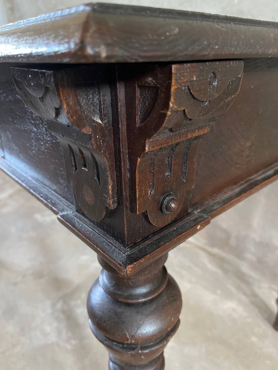 Antique 1-drawer desk in Henri II style