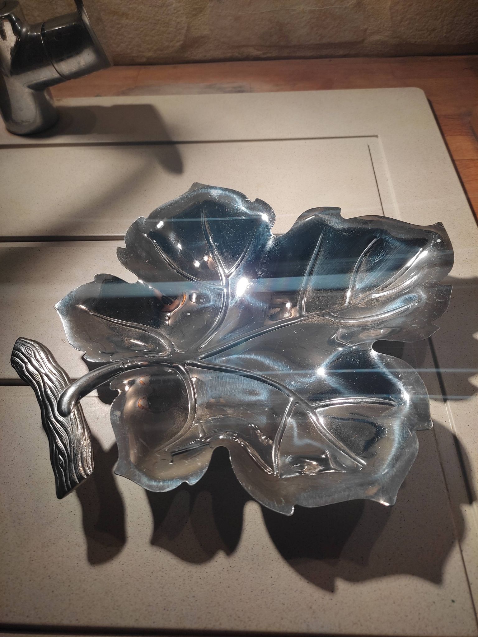 Aperitif dish leaf shape