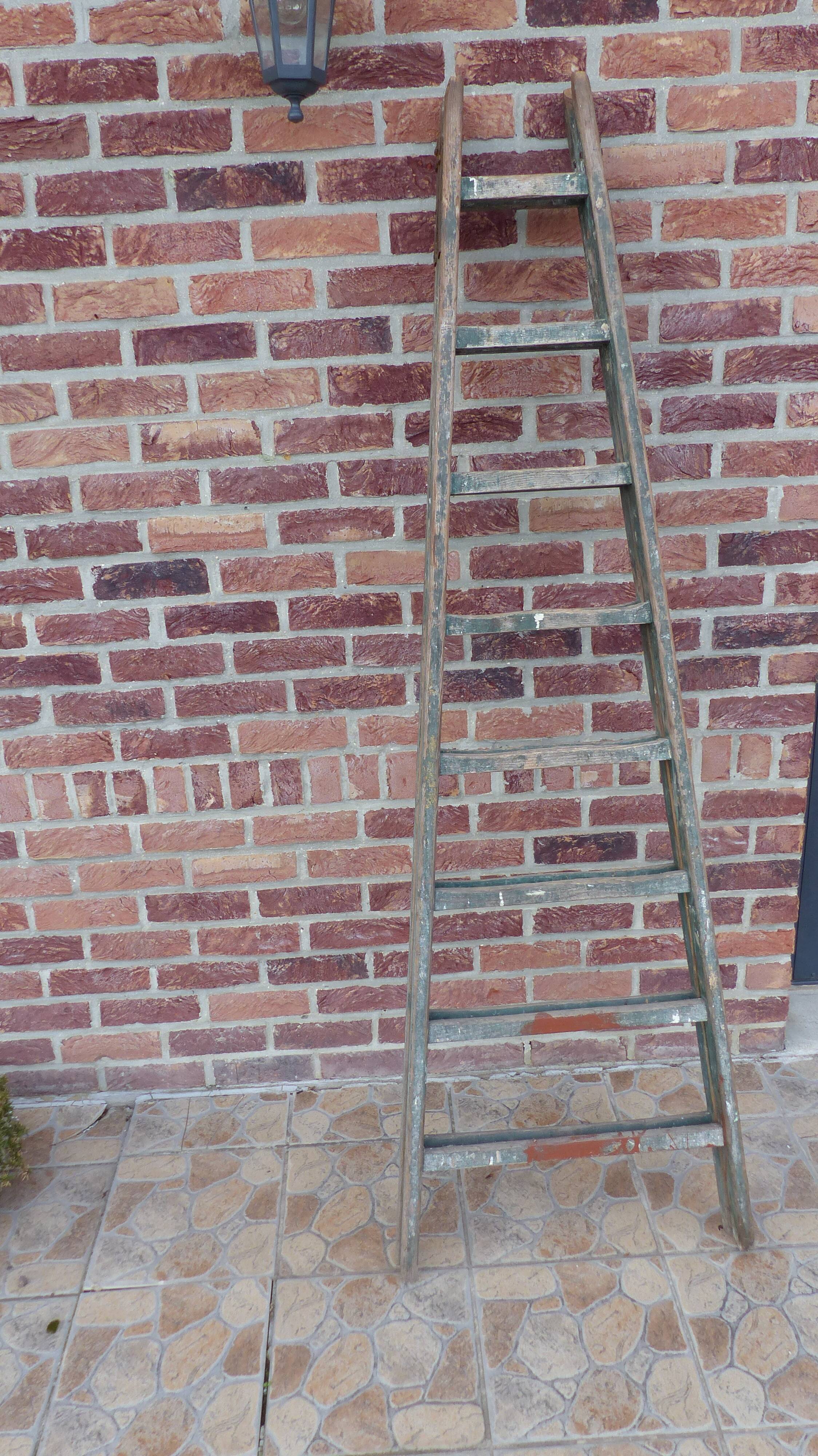 Old scale of painter