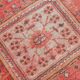 Tapis couloir vintage corail et beige aux motifs orientaux adoucis