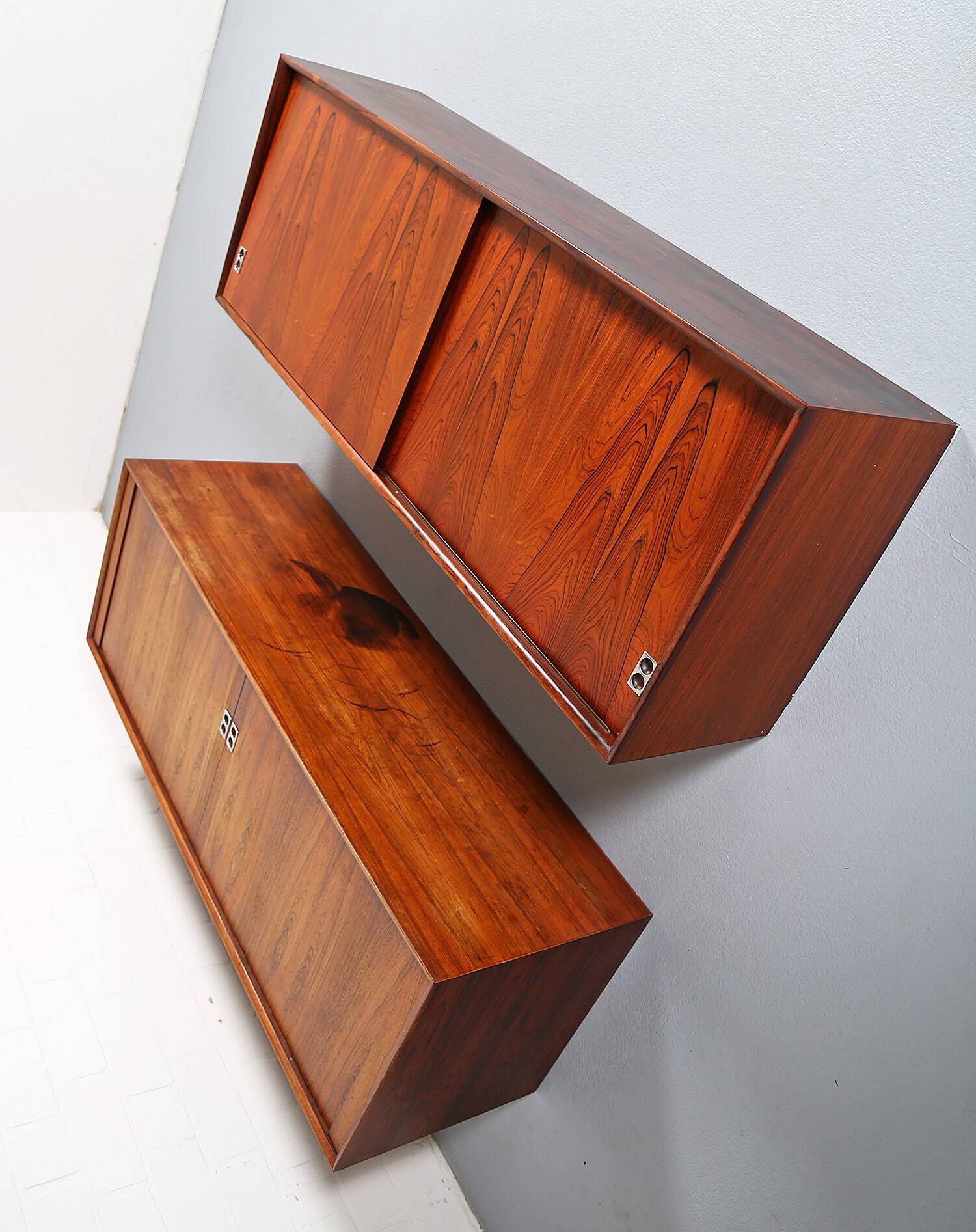 Arne Vodder pour Sibast Combinaison de deux buffets suspendus Palissandre années 60 - C