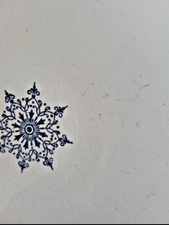 Saint Amand blue iron earth compote, Arabesque decoration, early 1900s.