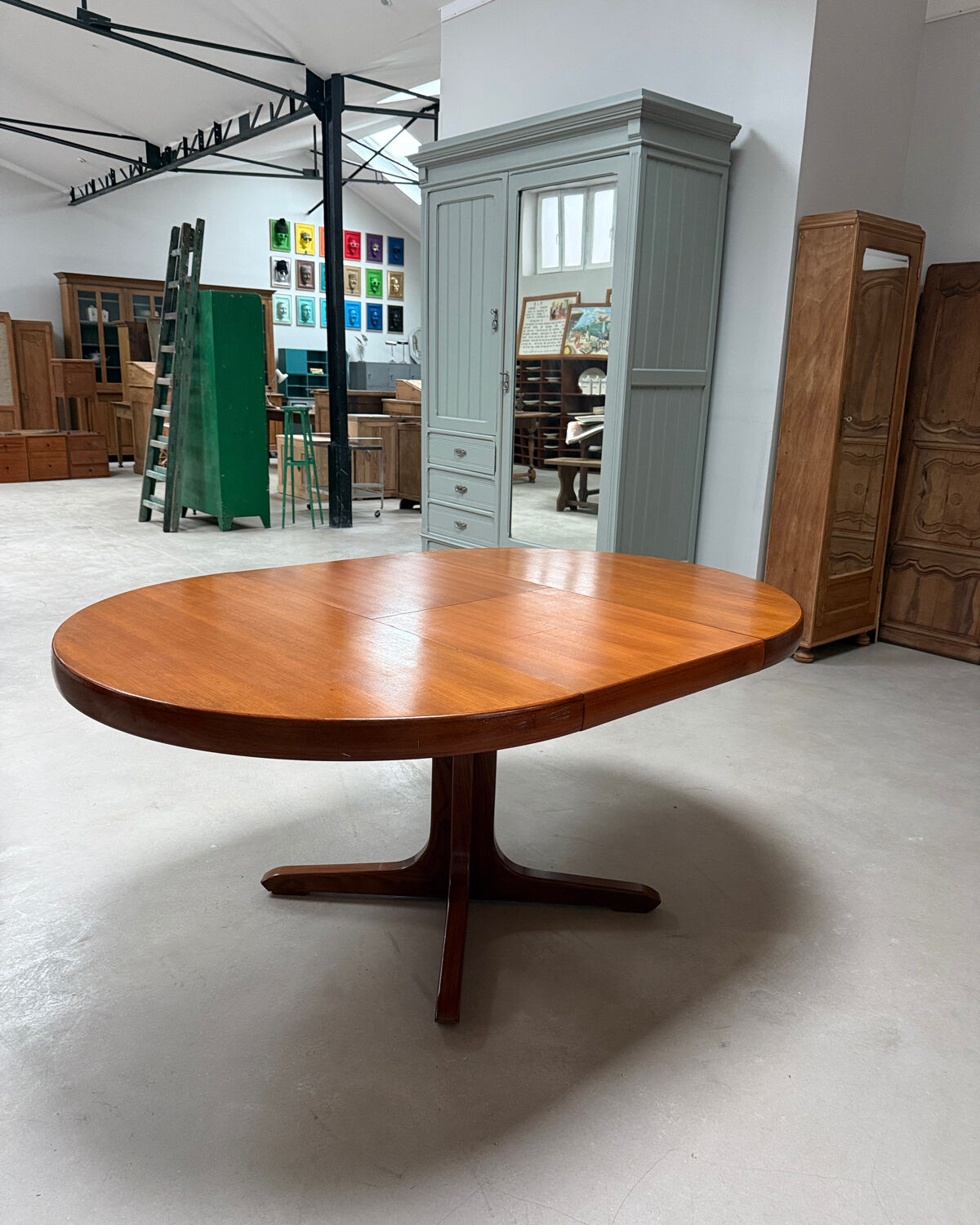 Extendable round table Baumann