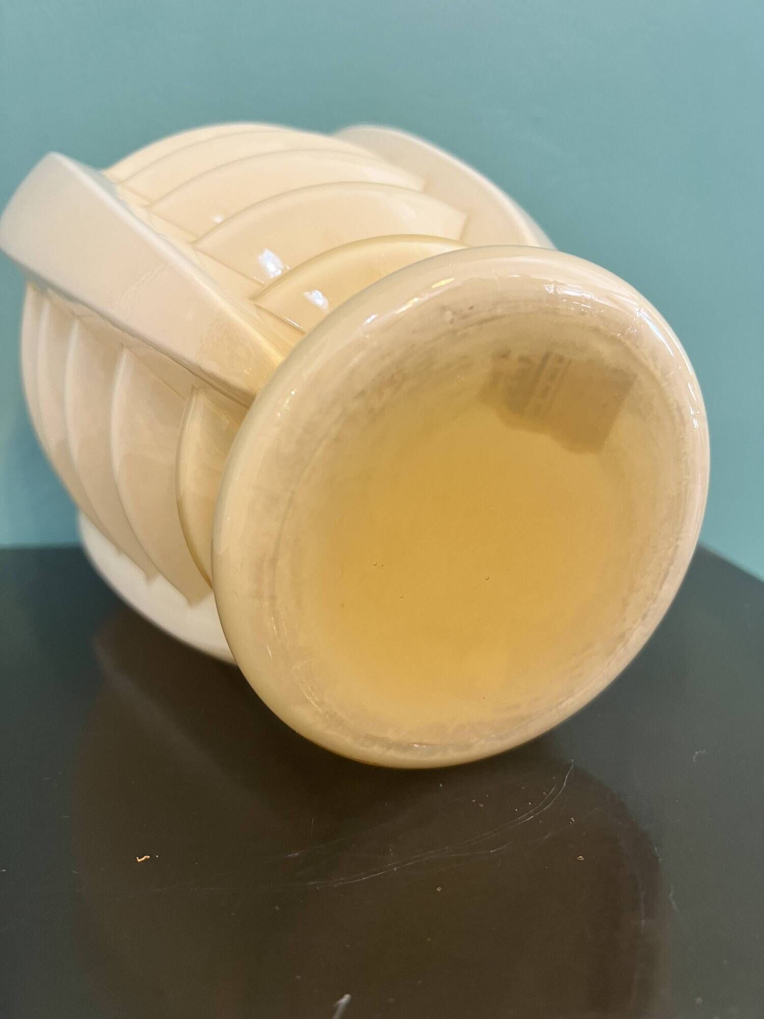 Vase "Skyscraper" Art Deco in cream / beige opaline