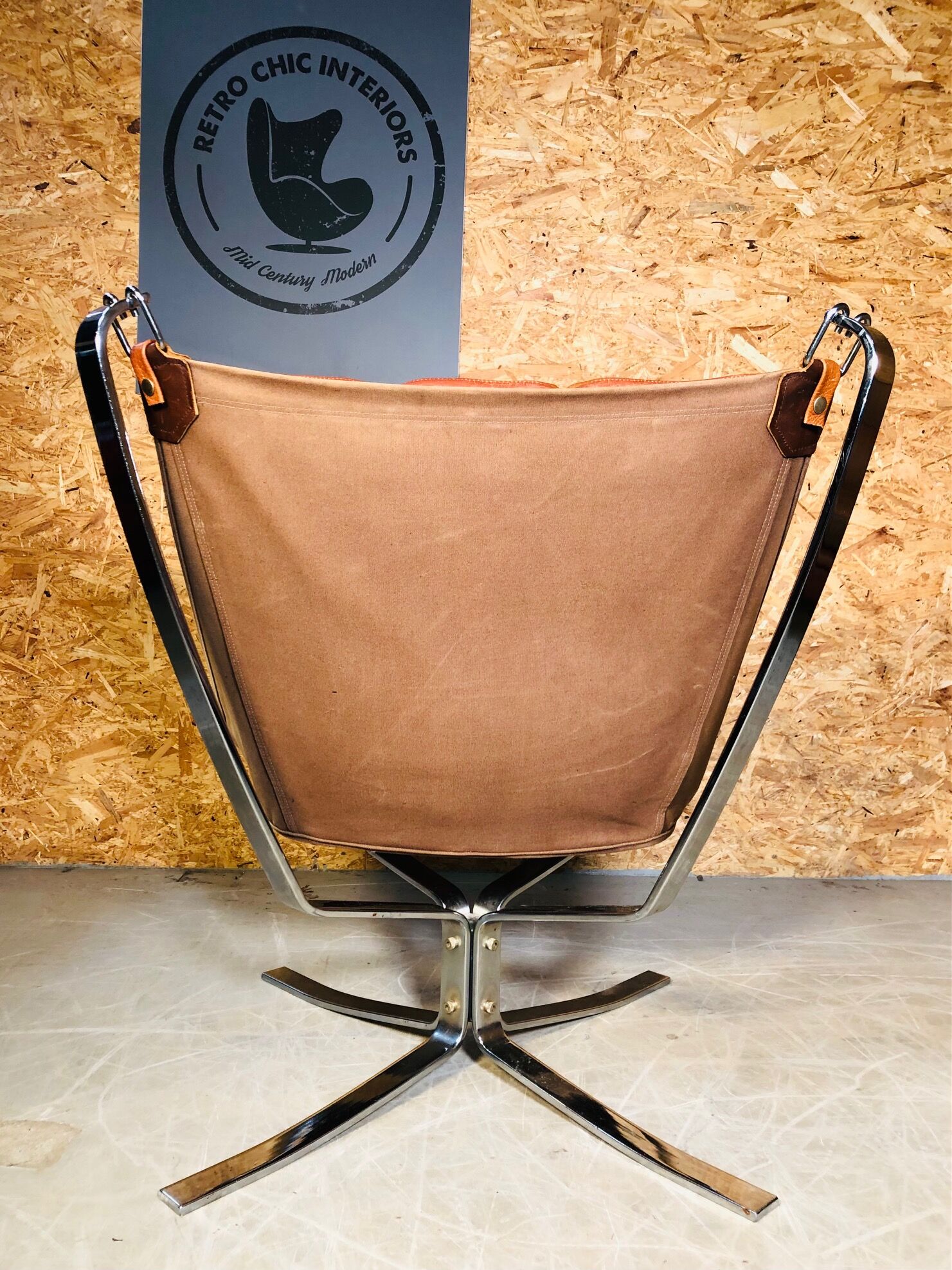 Vintage retro sigurd resell leather  &  chrome falcon chair