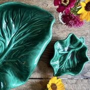 Set of 2 vintage leaf-shaped dishes in majolica.