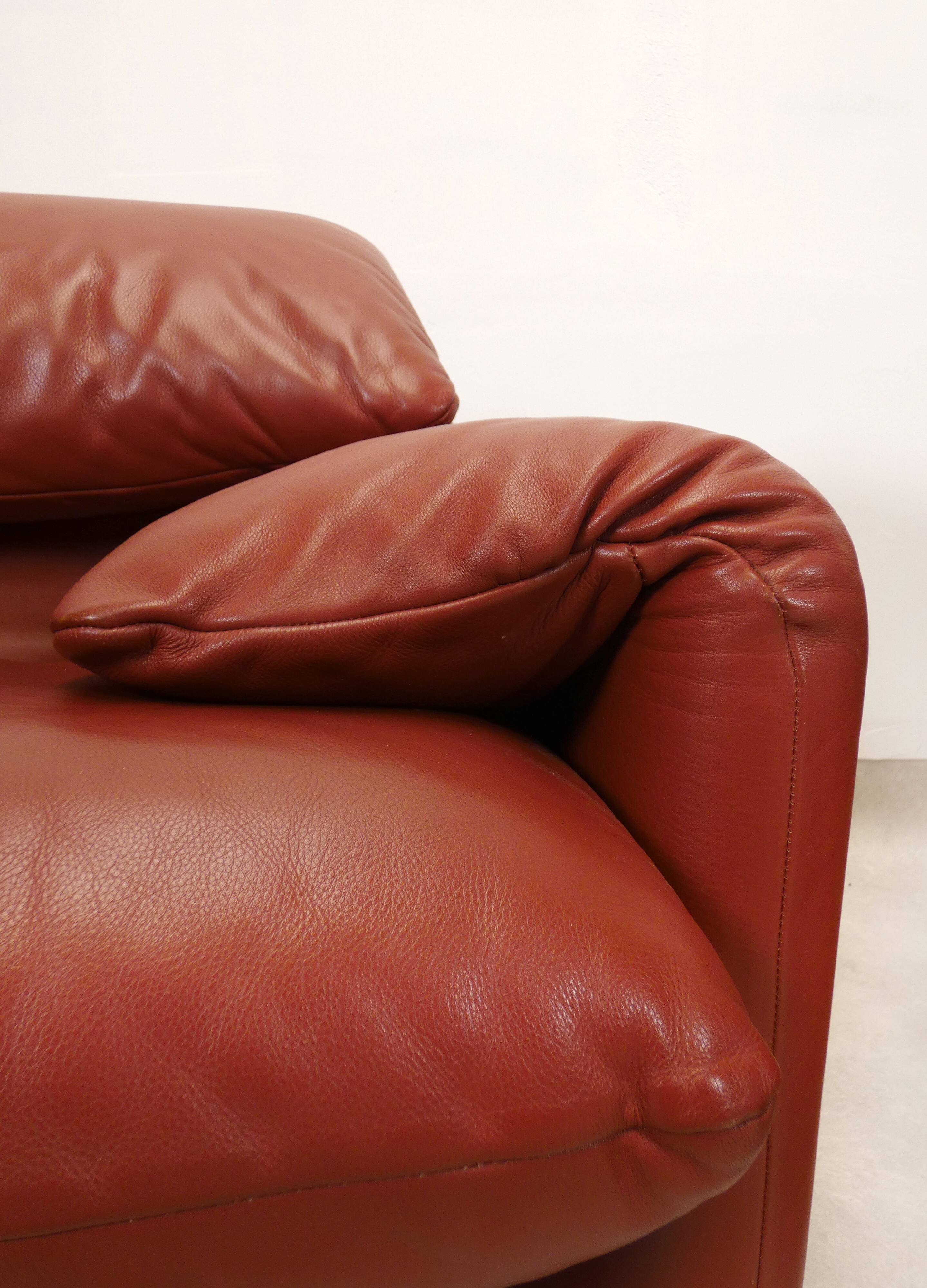 2 Cassina Maralunga fauteuils with ottoman