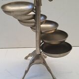 Giraffe-shaped table servant