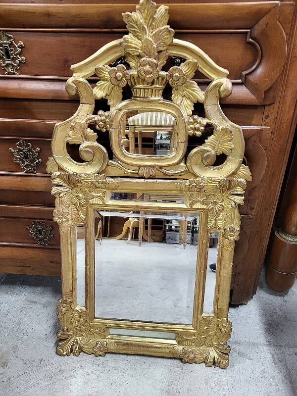 GILT WOODEN GLASS MIRROR FROM THE LATE 18TH CENTURY