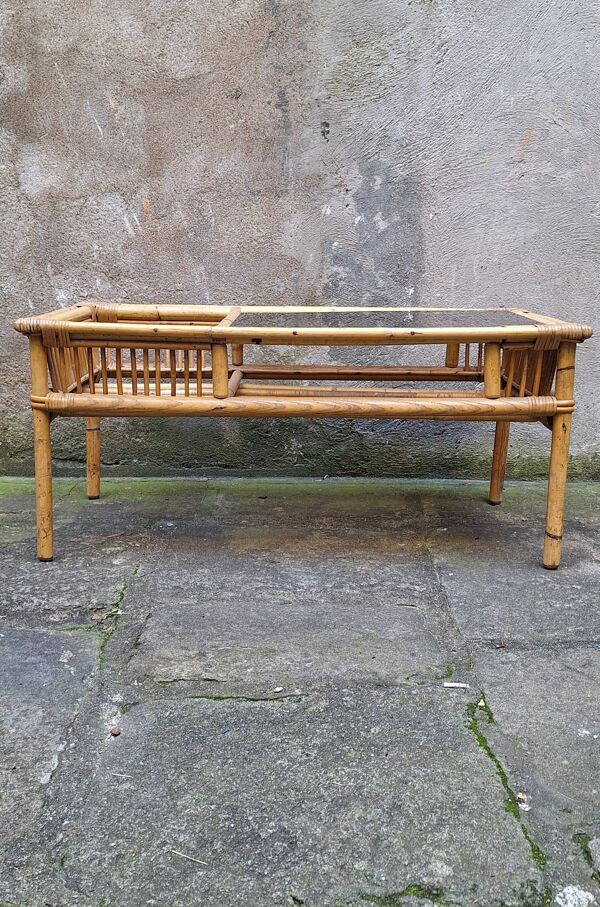 Table basse en rotin et verre fumé