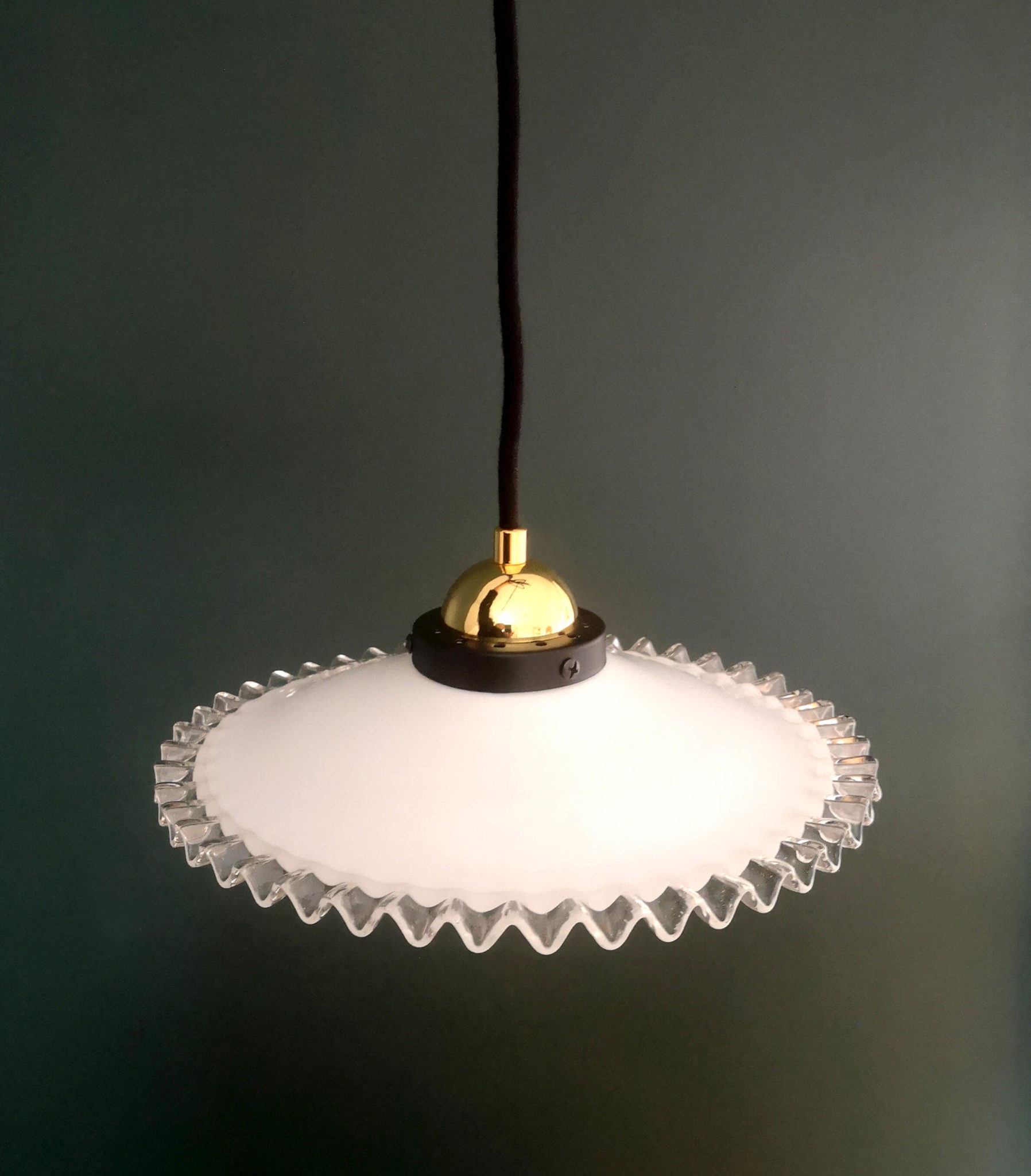 Opaline suspension