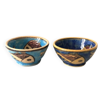 2 blue bowls decorated with fish, Iran