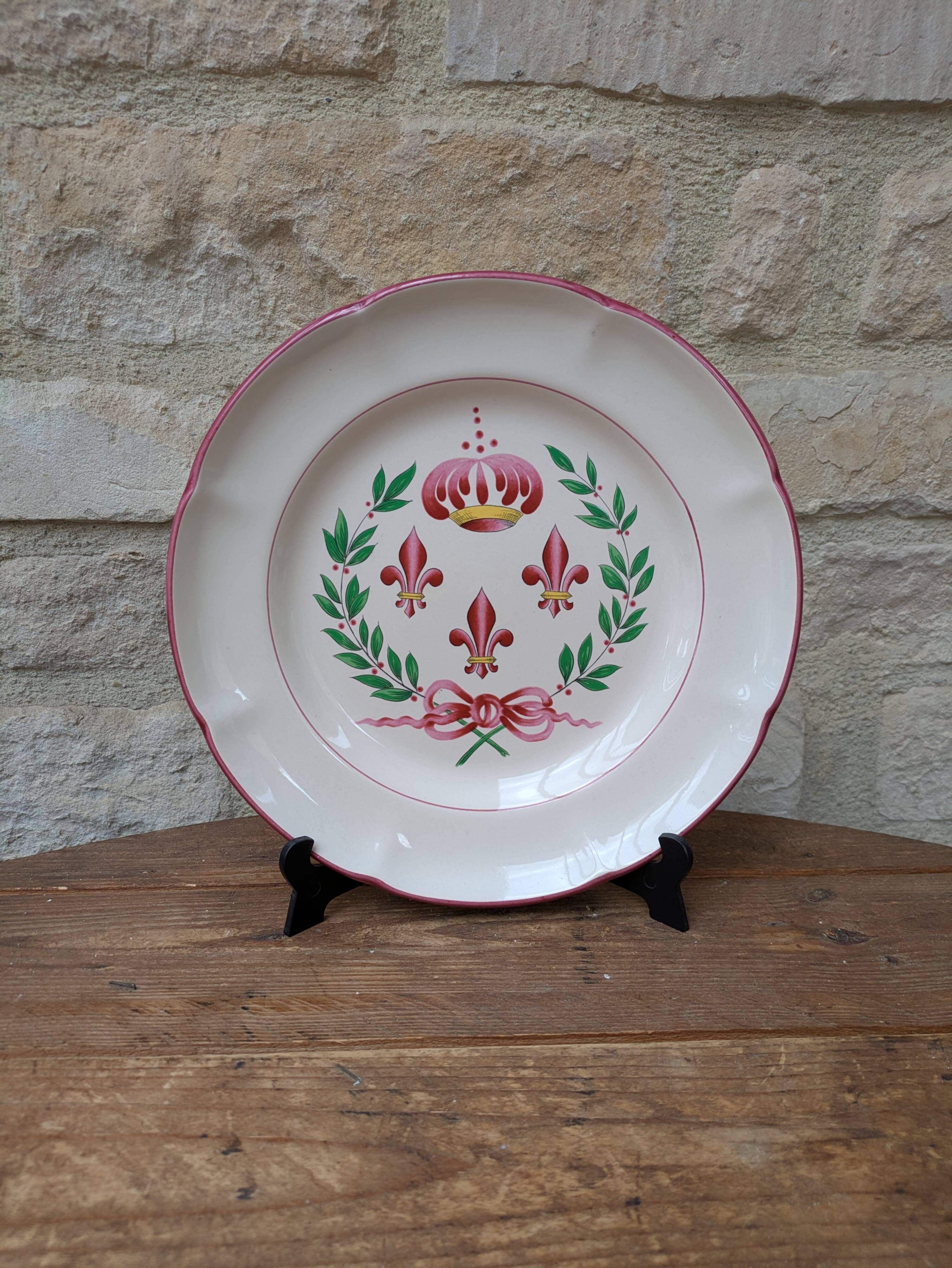 Ancienne assiette avec blasons et armoiries Saint Clément France