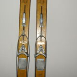 Paire de skis des années 60 en bois  - complets