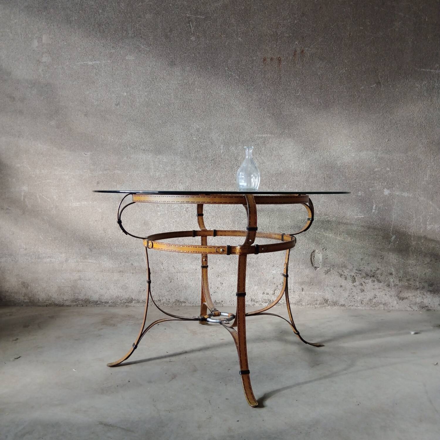 Table de salon en verre et métal esprit Hermès