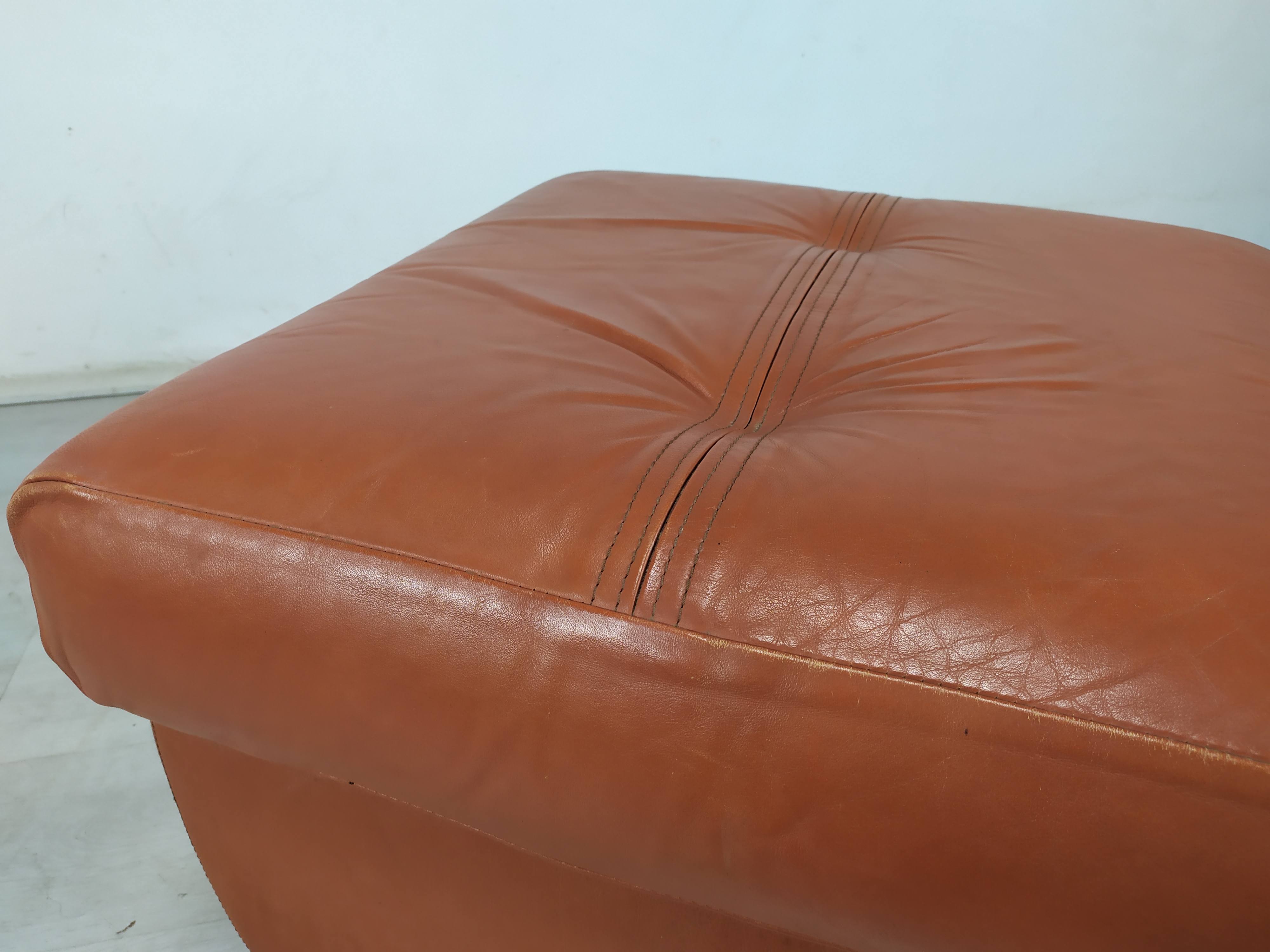 Pouf cuir vintage