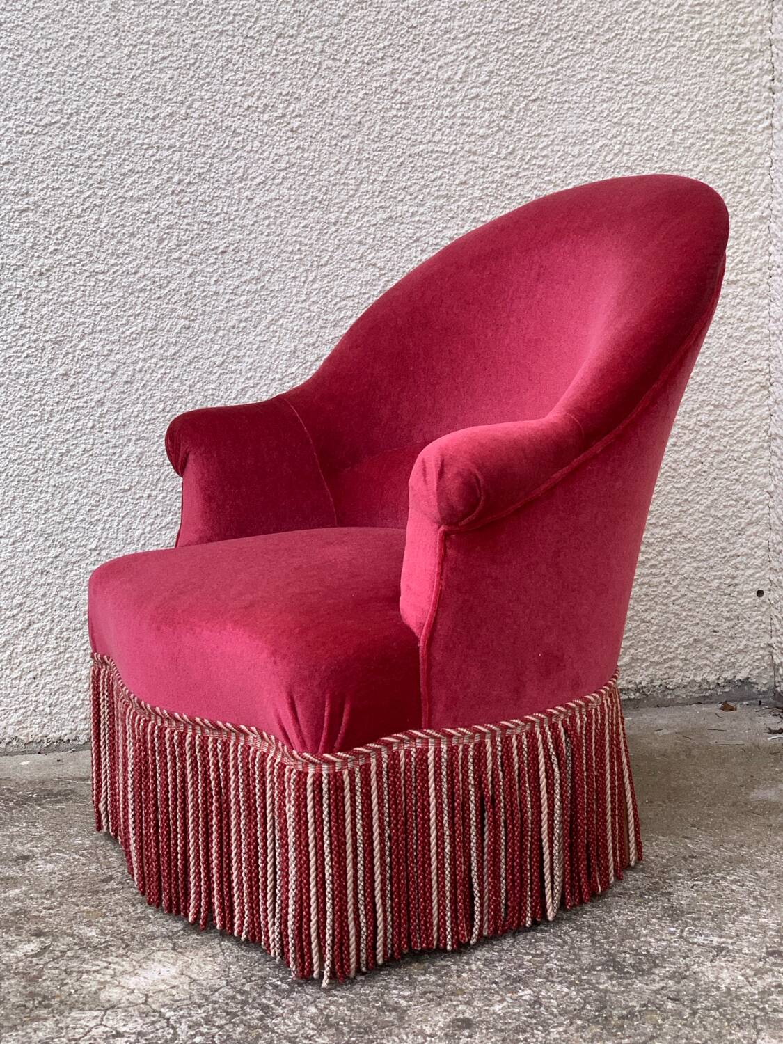 Old raspberry velvet toad armchair