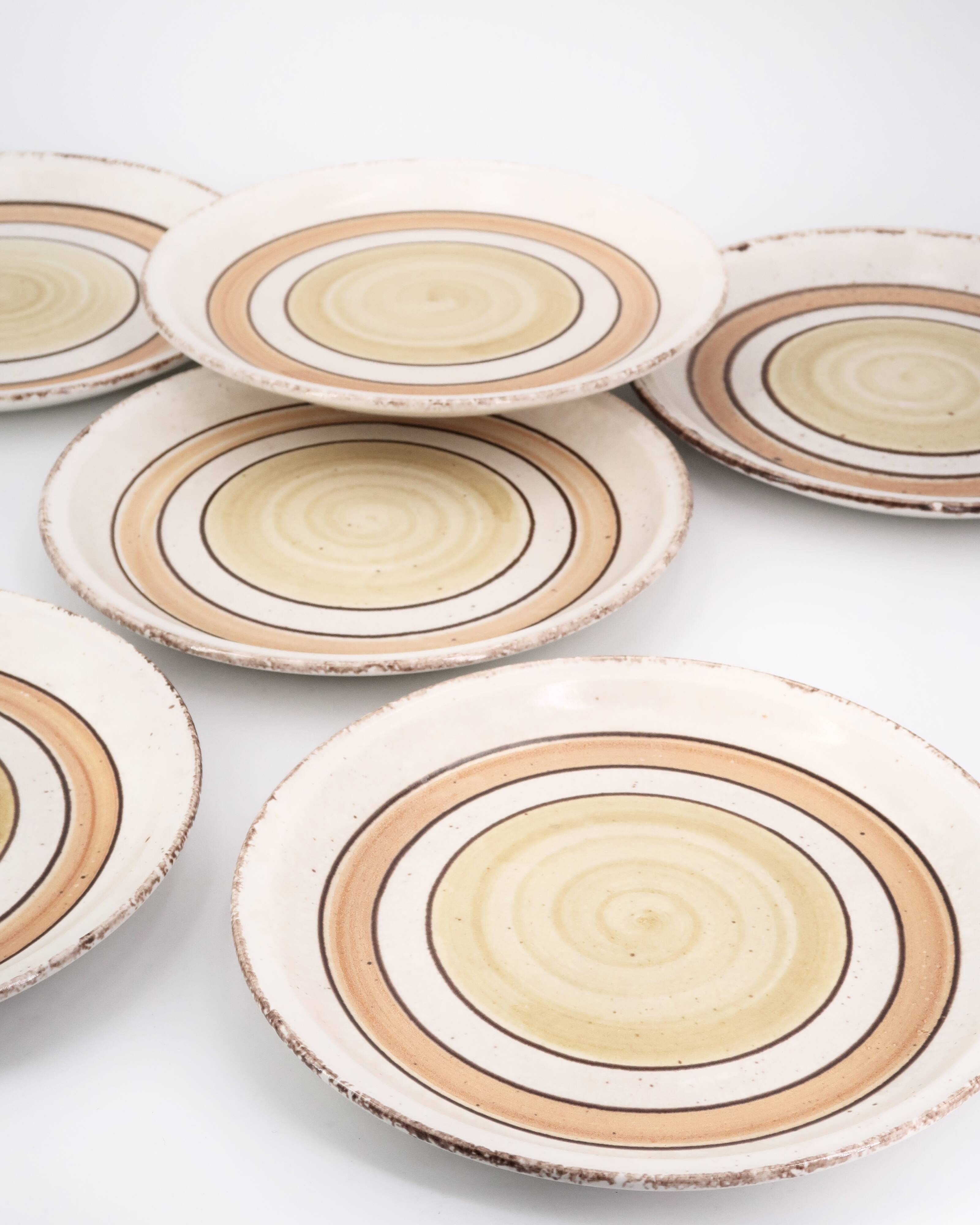 Six Gien earthenware plates, Etna model, 1970s