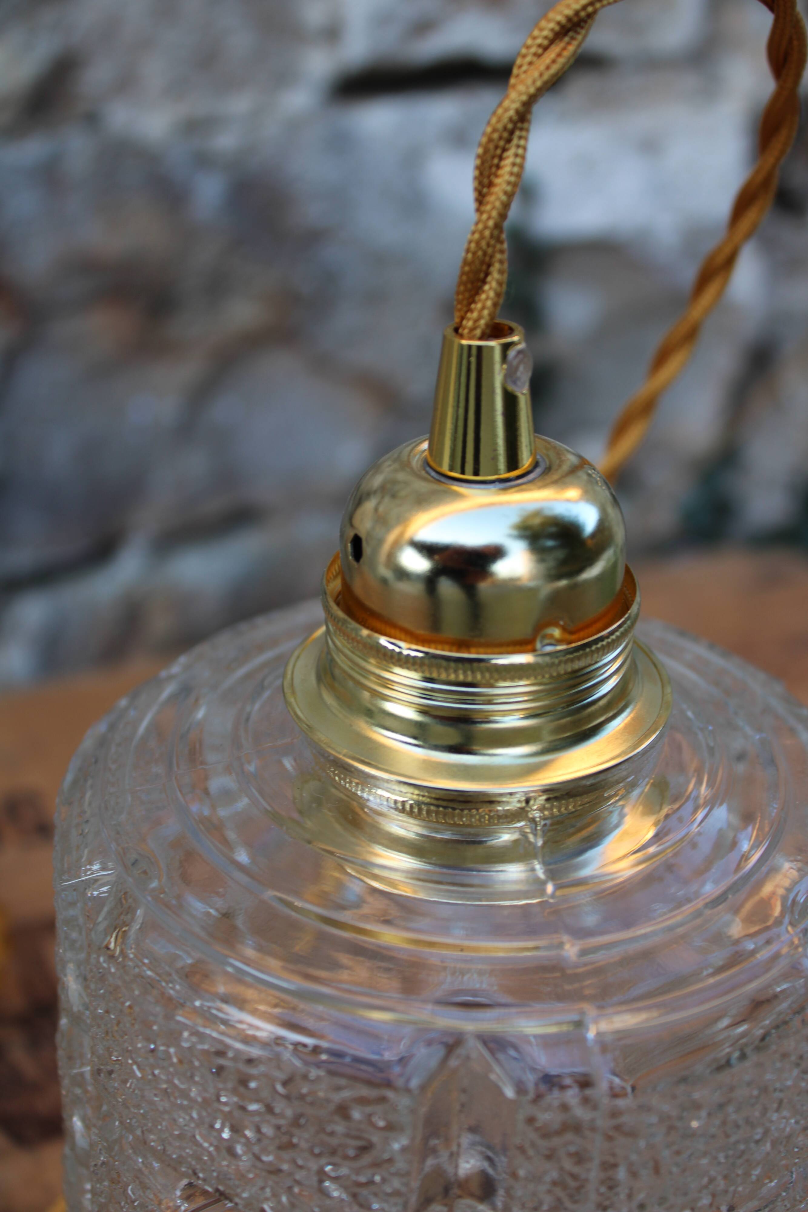 Moulded glass walk-in lamp