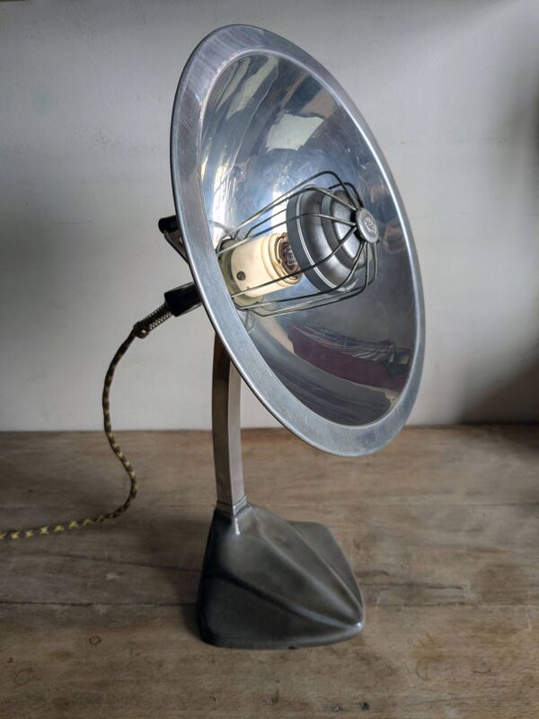 Lampe parabolique Cobra  avec pied en fonte émaillée, Art Nouveau.
