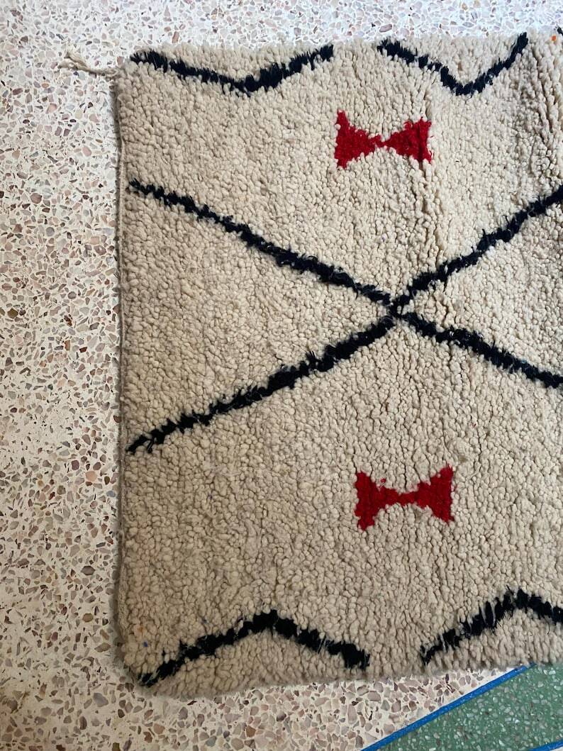 Moroccan Berber rug decorated 250cmx150cm