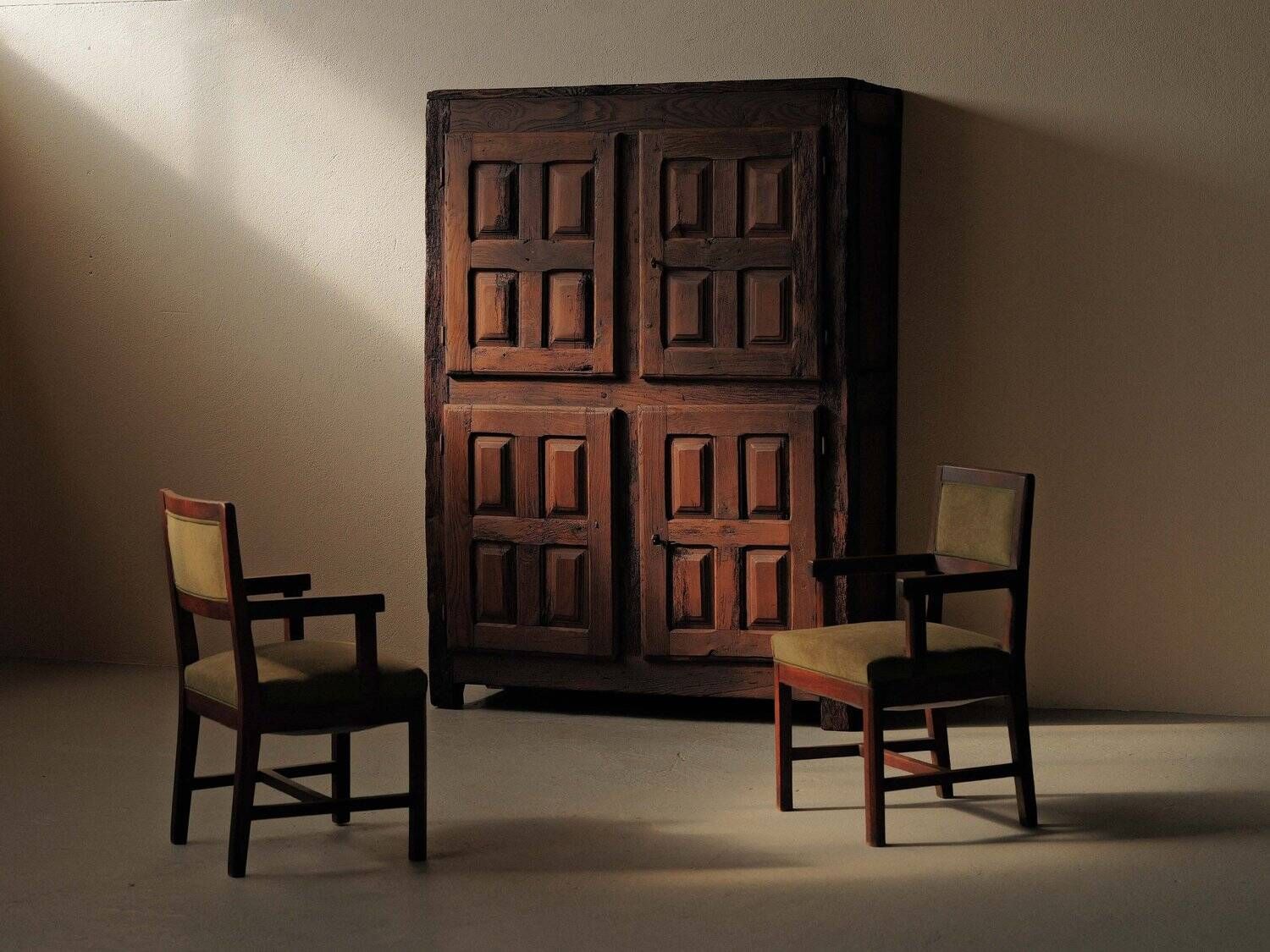 Four-door solid wood furniture, 18th century