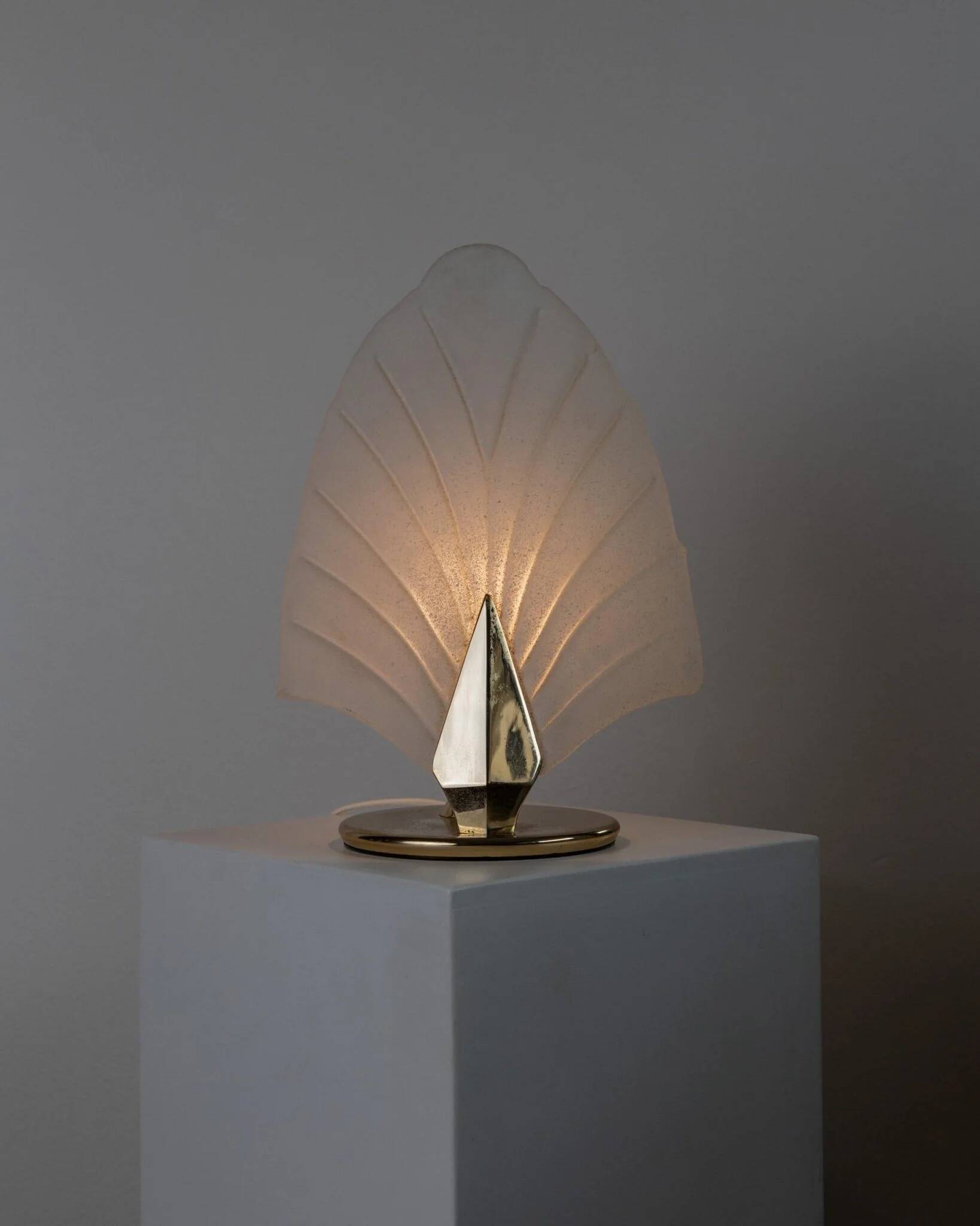 Vintage Murano glass table lamp – leaf-shaped shade with a gold metal base – Italy 1980s