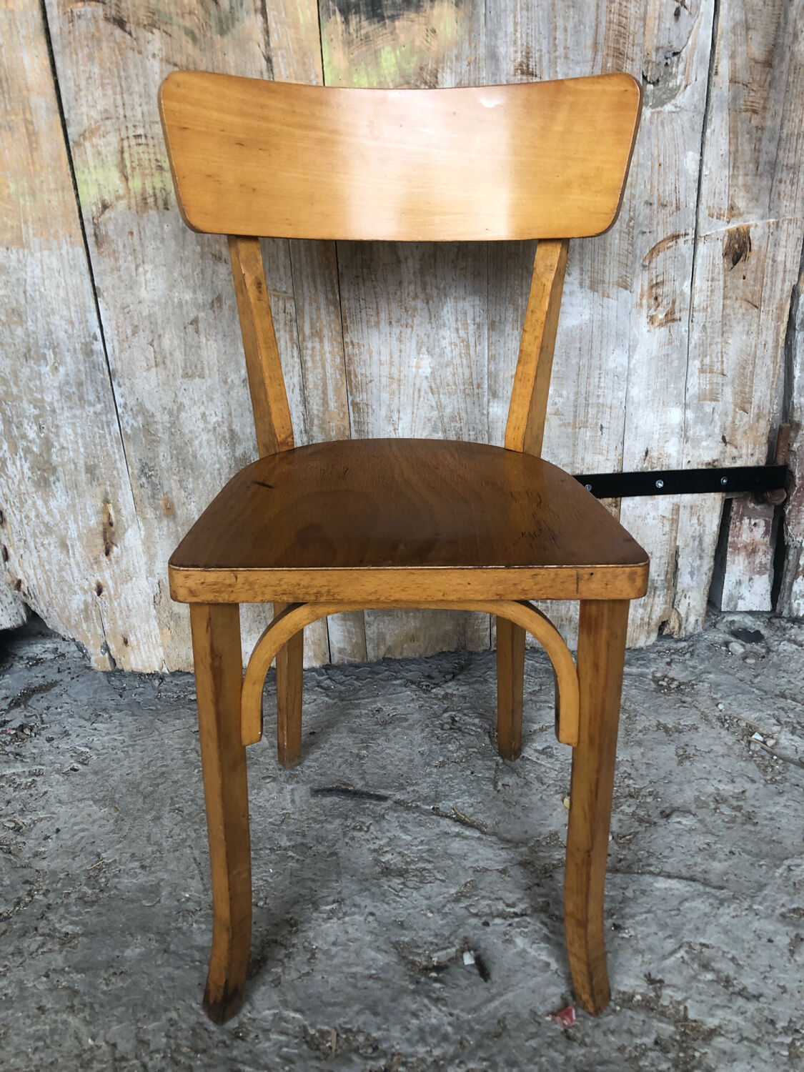 Chaise bistrot en bois clair vintage