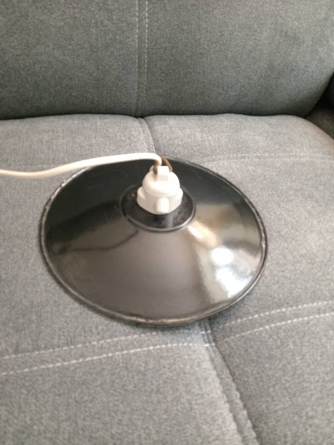 Vintage pendant light in enamelled metal and porcelain