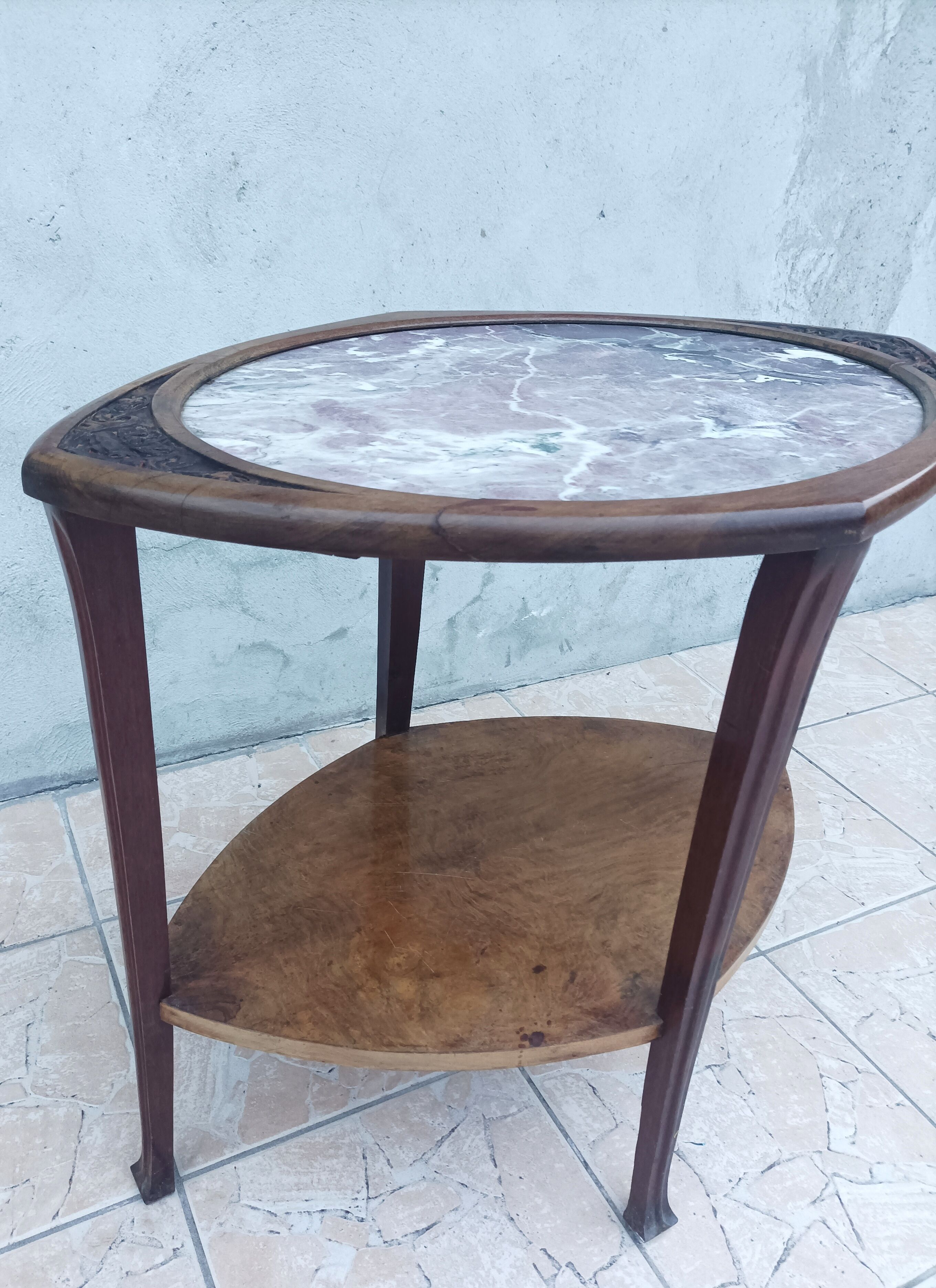 Table guéridon Art Nouveau en acajou et dessus en marbre