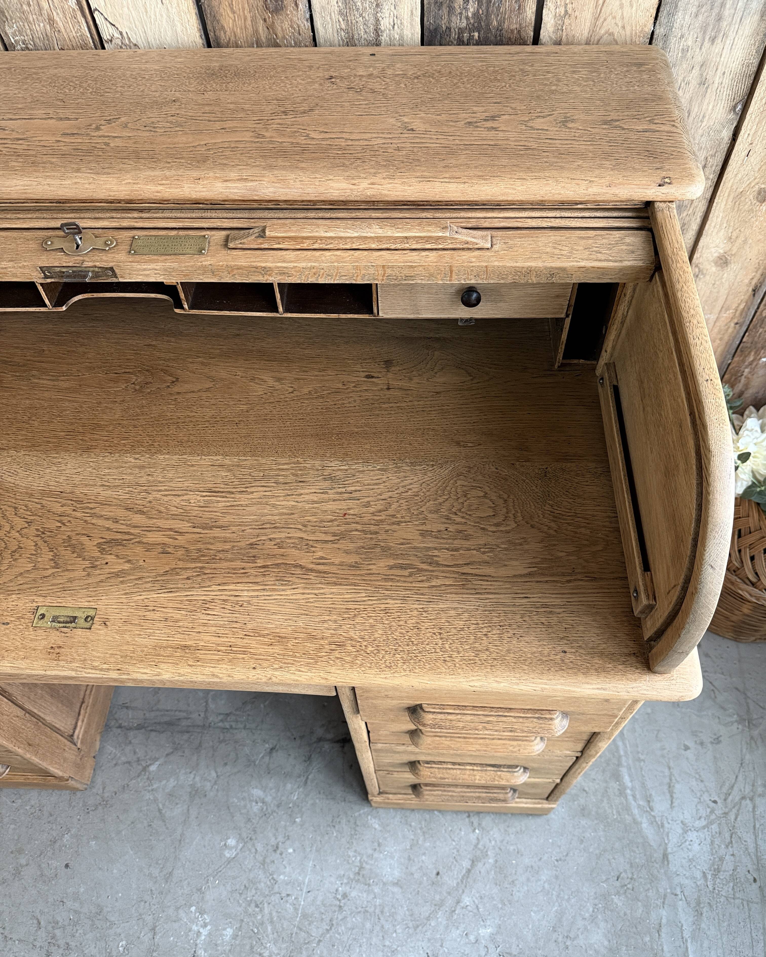 American oak cylinder desk (renovated)