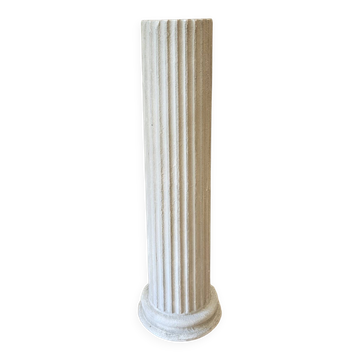 Colonne cannelée en plâtre