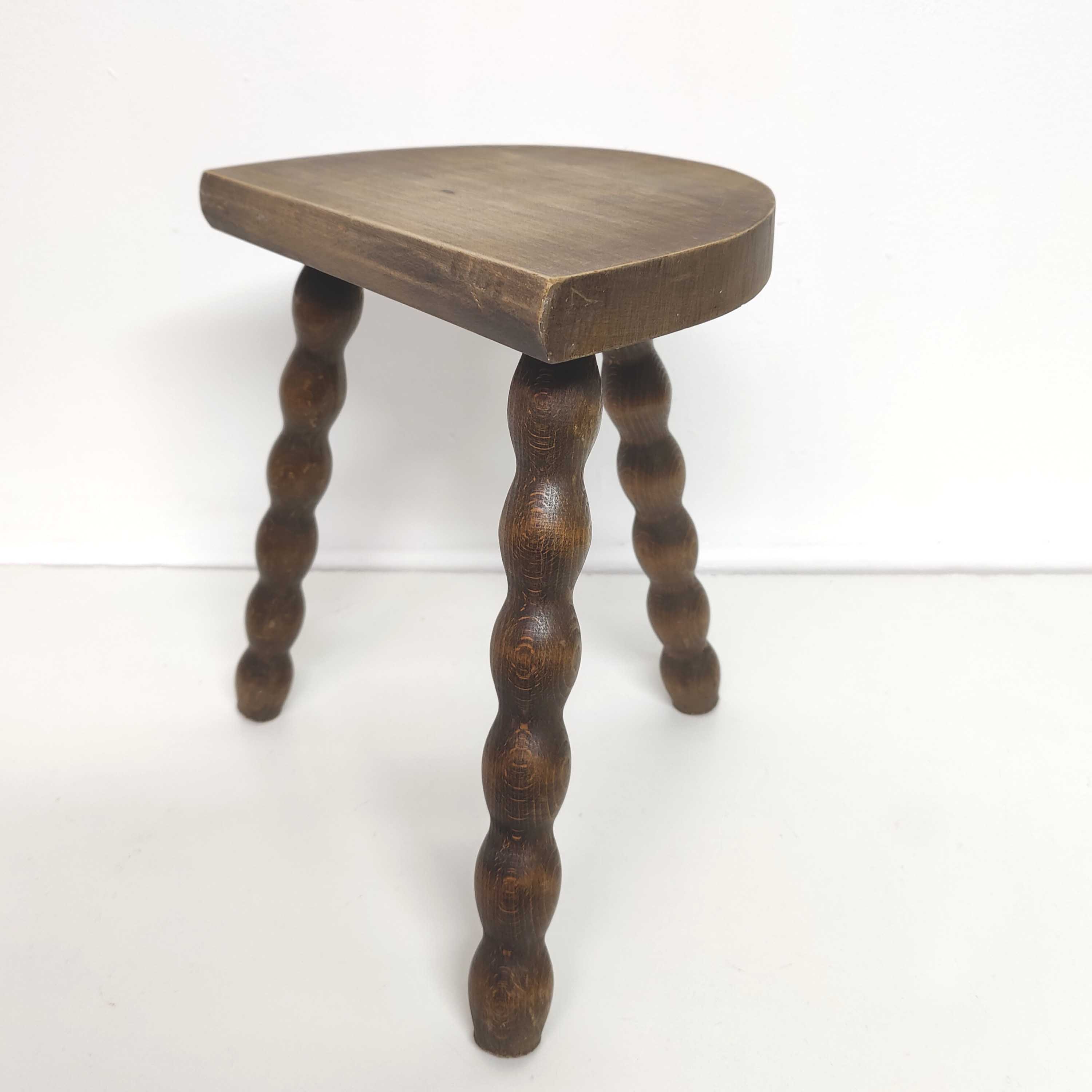 Vintage tripod stool in solid wood beaded legs