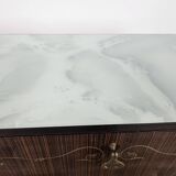 Paire de tables de chevet des années 60 avec porte à abattant et plateau en verre bleu