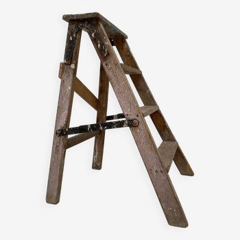 Wooden painter's stepladder