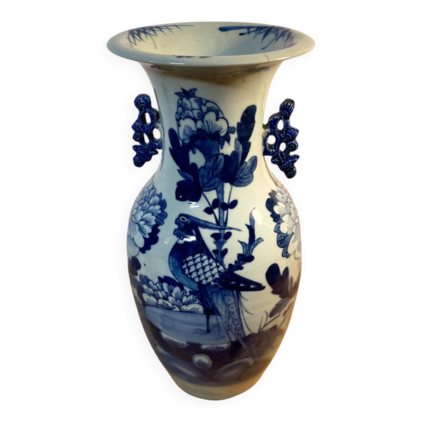 Vase balustre en porcelaine de Chine à décor floral bleu cobalt