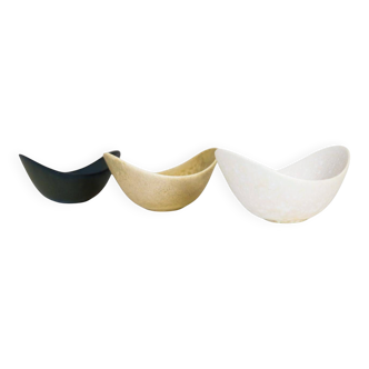 Mid-century modern ceramic set of 3 bowls by Gunnar Nylund, Rörstrand, Sweden.