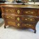 Commode Louis XV tombeau en noyer du XVIIème siècle