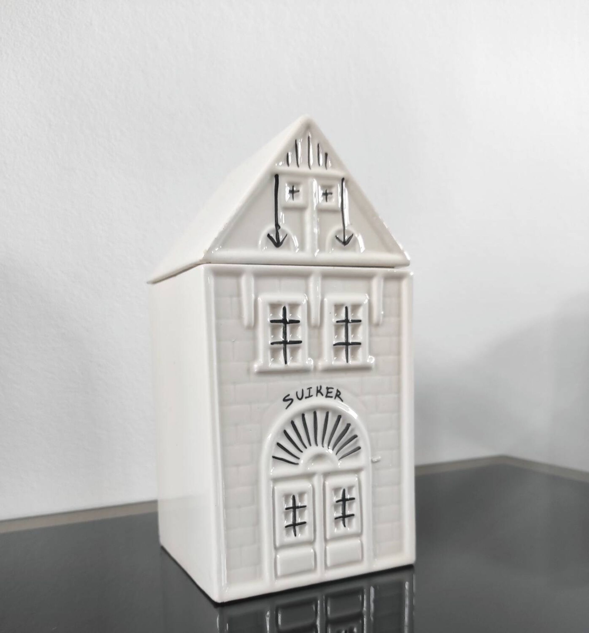 Vintage ceramic sugar box "Suiker"