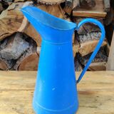 Broc vintage en métal émaillé bleu