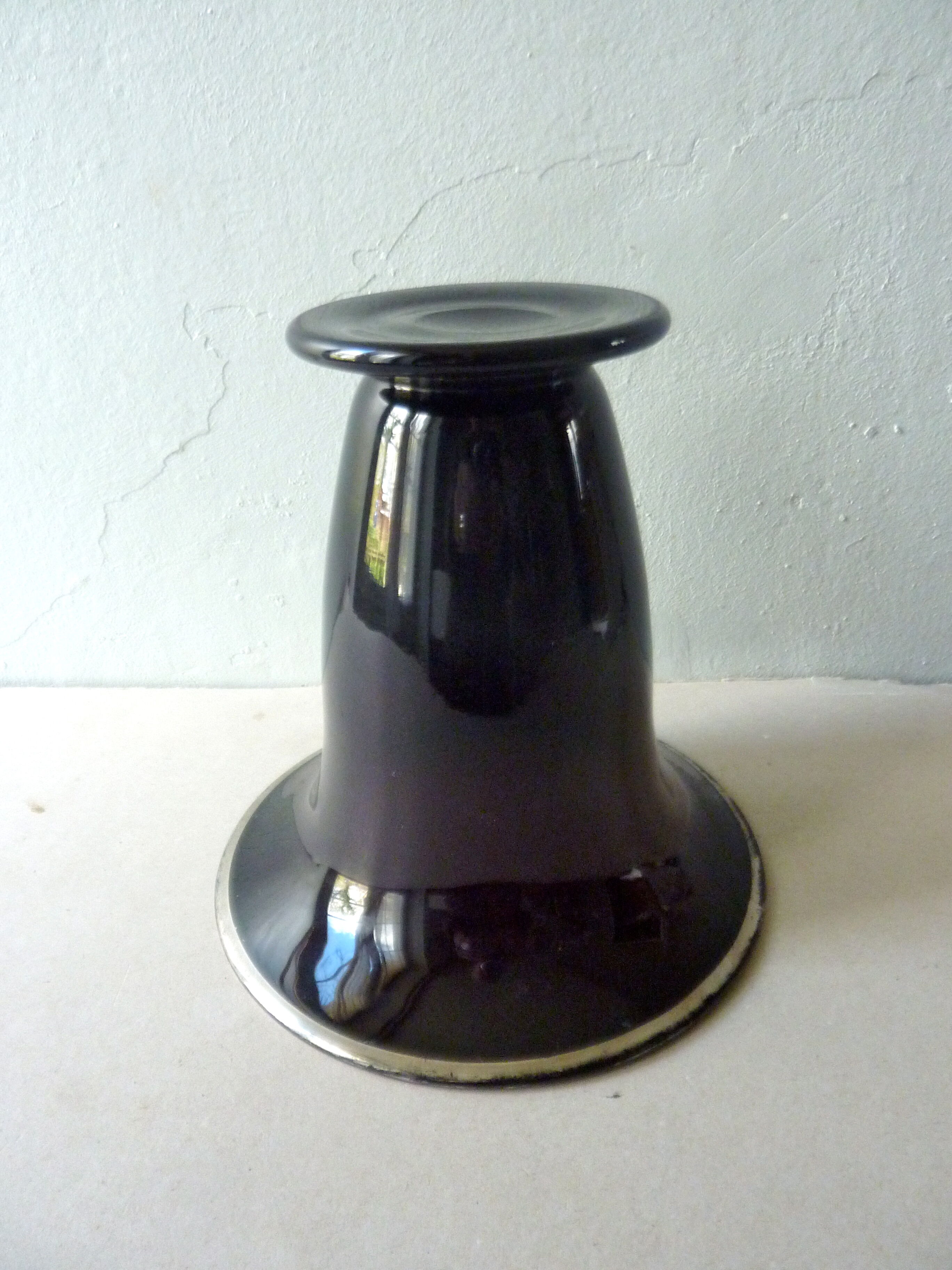 Cornet in purple and silver glass  vase