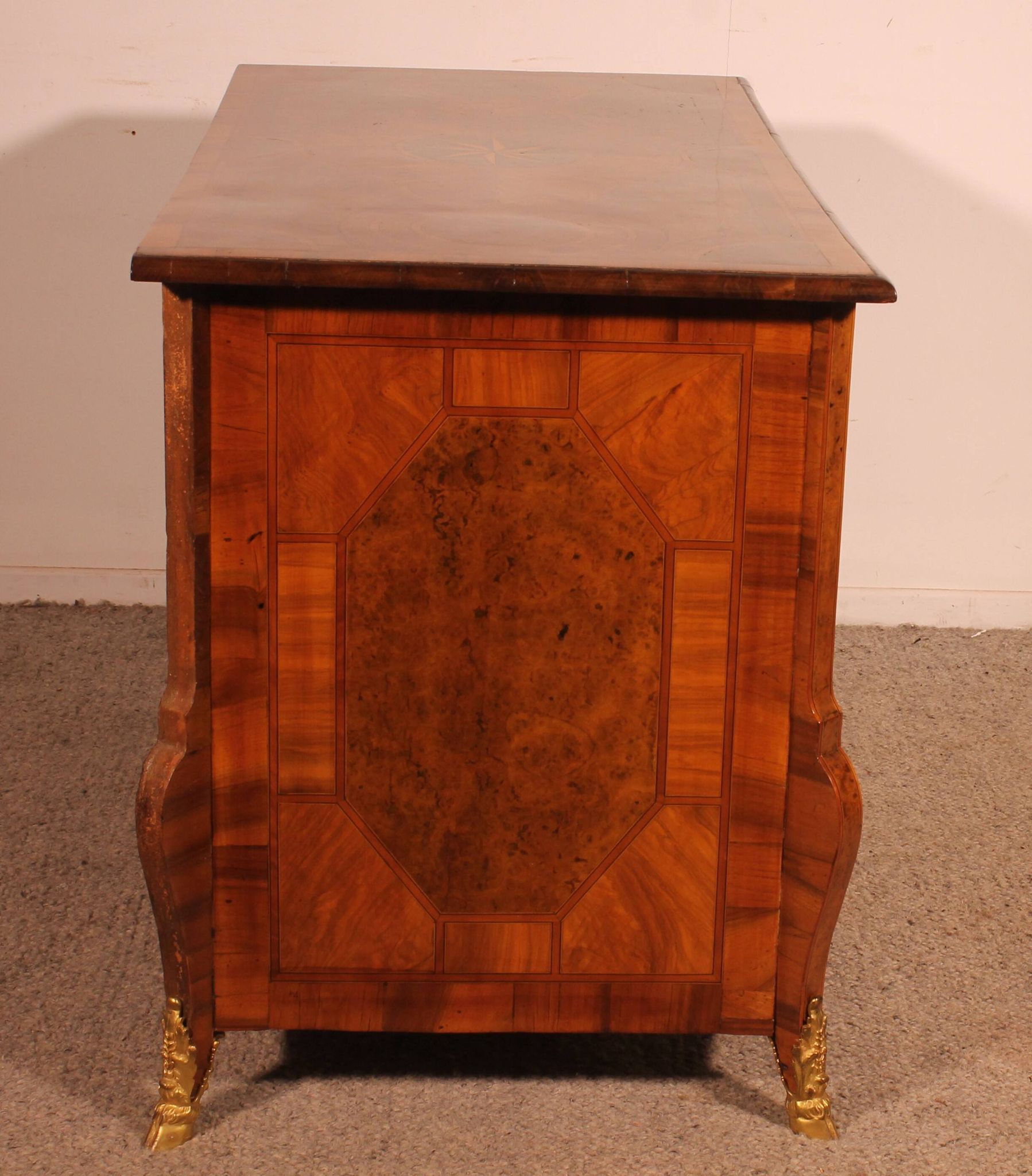 Mazarine chest of drawers from the early 18th century