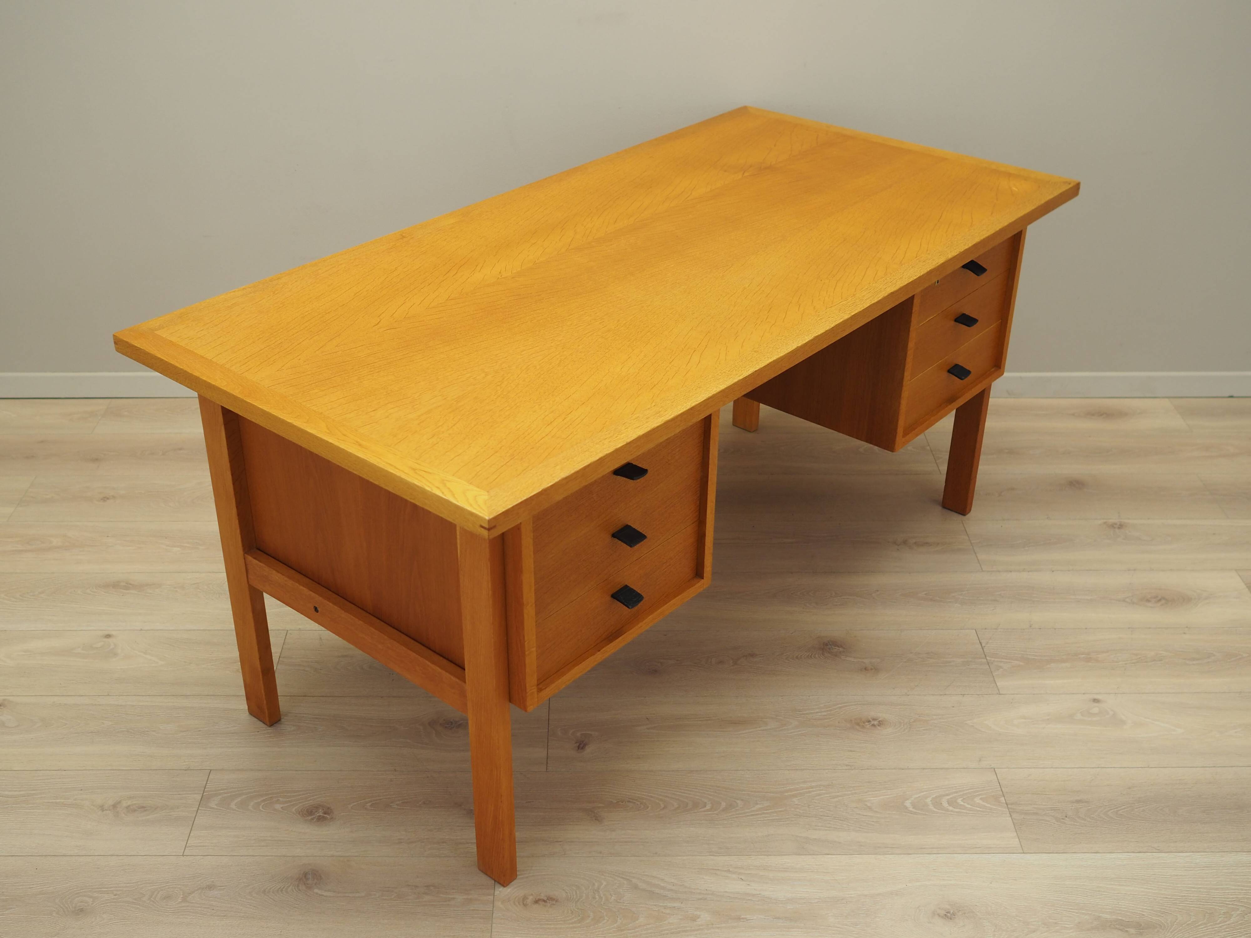 Bureau en frêne, design danois, années 1960, designer : Svend Age Madsen