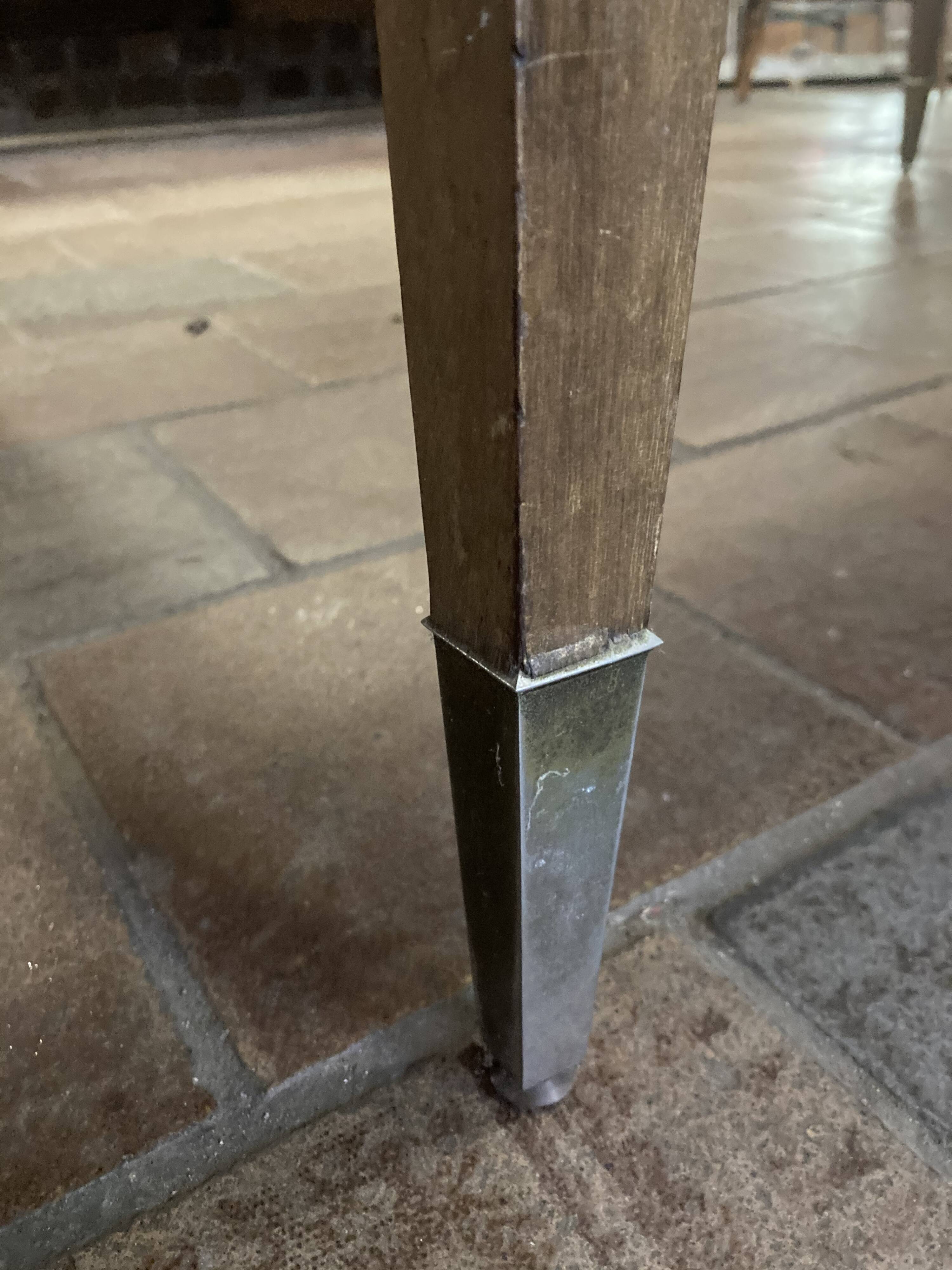 Table en ébène de Macassar laquée vers 1950